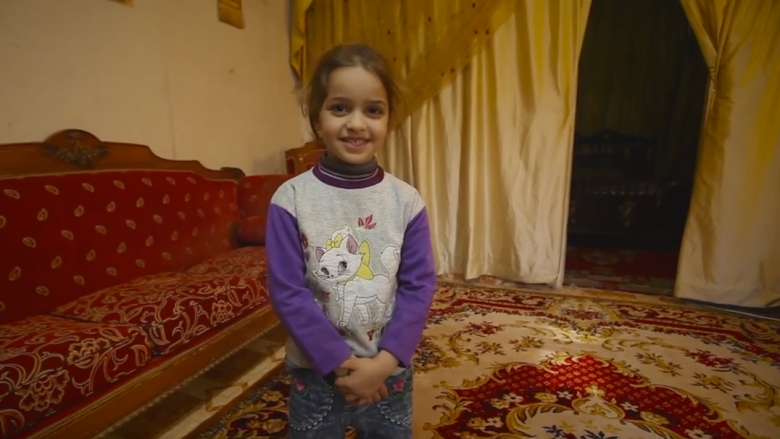 Razan, 6 ans, nous invite à découvrir son quotidien à Tripoli