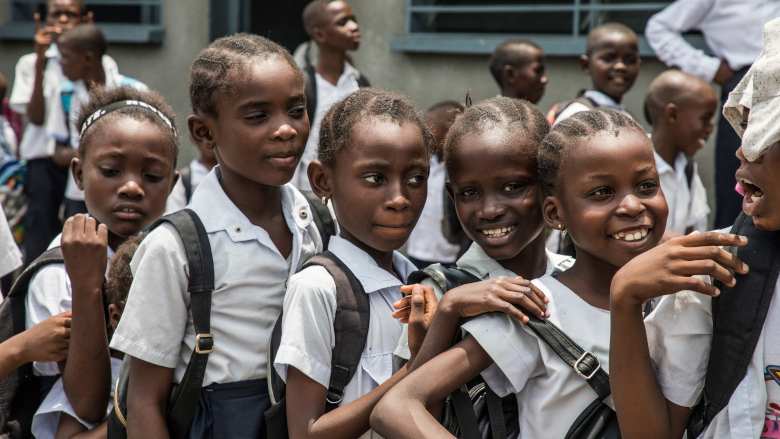 Quand je serai grande, je serai institutrice » : les nouvelles ambitions  des élèves congolais depuis que l'école est gratuite